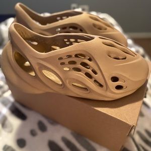 Men’s size 9 Yeezy Foam Runners Ochre’ GW 3354